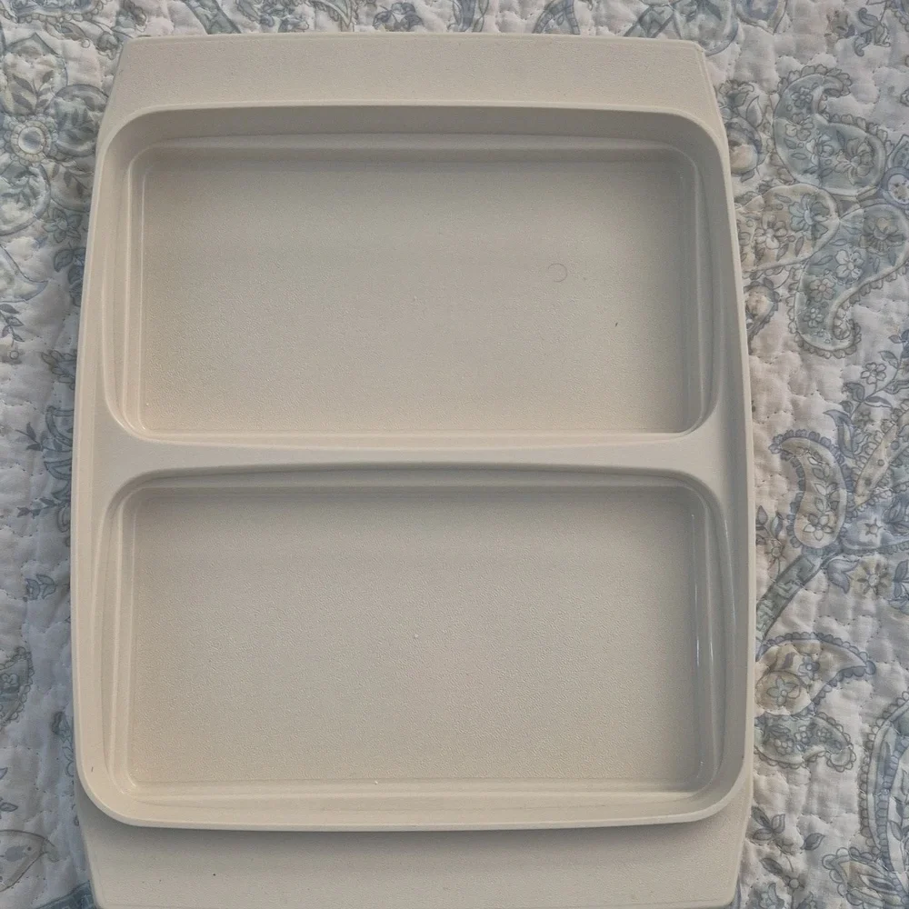 Tupperware Egg Holder Very Nice Condition,  Clean.  Vintage. Cream Color.